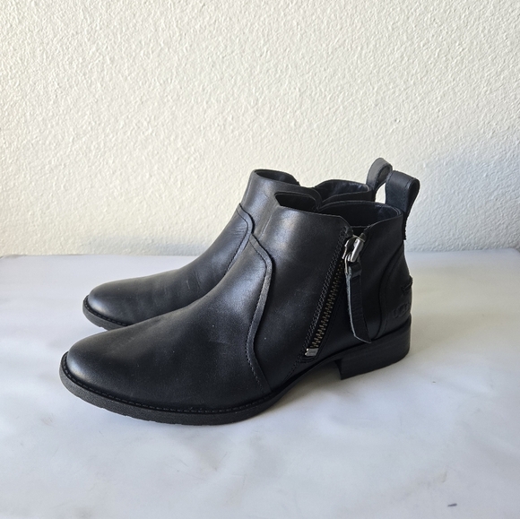 UGG Aureo Black Smooth Leather Ankle Zipper-Up Booties Size 8 - Picture 5 of 16